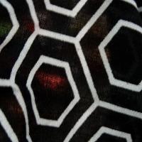 Viscose noir motif hexagone blanc 4 