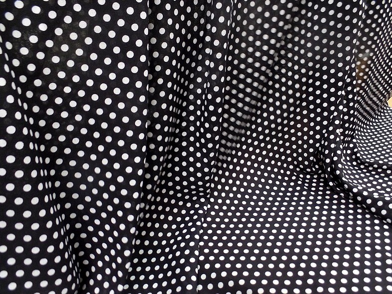 Viscose noire pois blancs pin up 4
