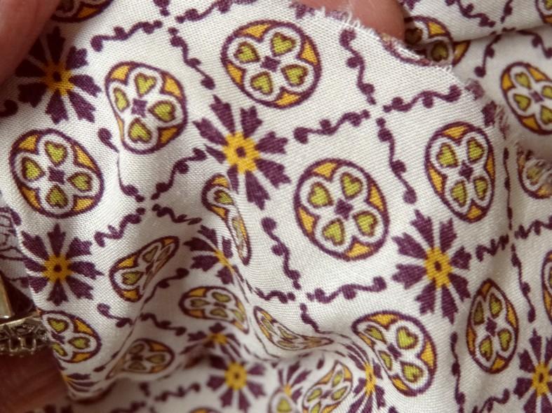 Viscose petit motif vintage violet ambre et vert tilleul 5