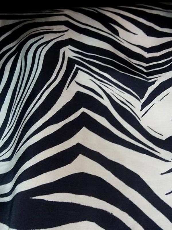 Viscose satin zebree blanc casse noir 2 