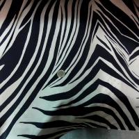 Viscose satin zebree blanc casse noir 3