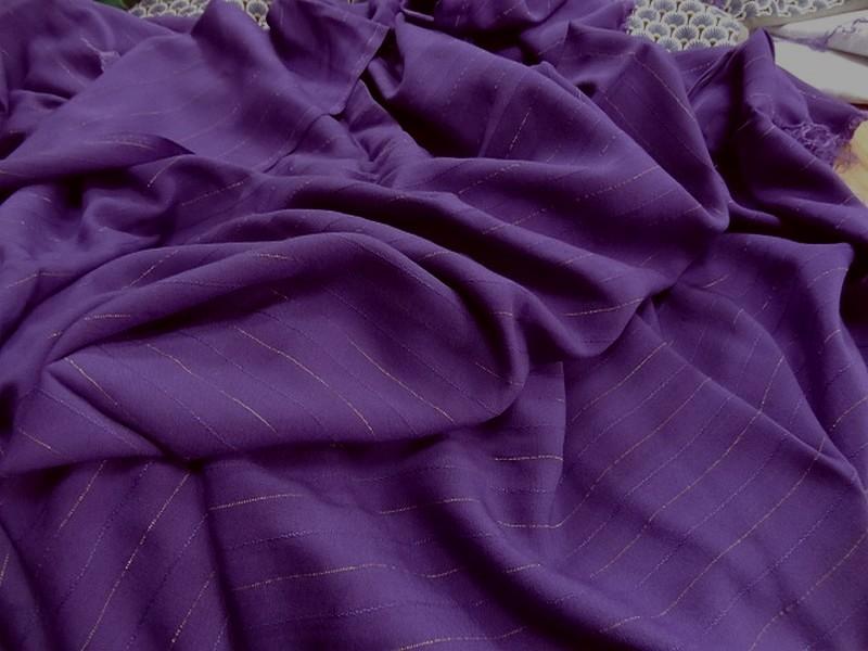 Viscose violette finement raye or 1 1