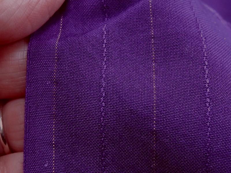 Viscose violette finement raye or 3