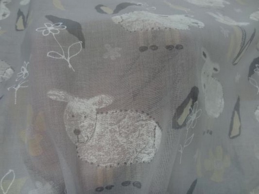 Voile coton gris clair imprimé moutons 3