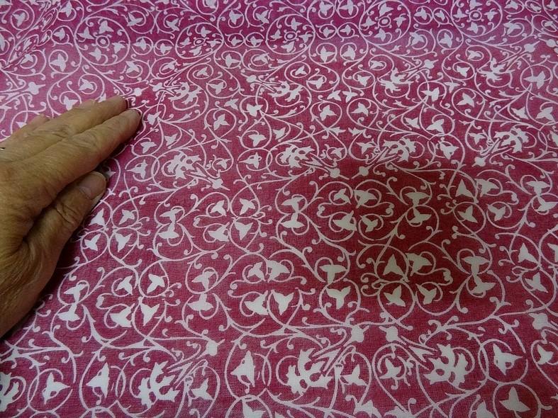 Voile coton petits motifs fuchsia et blanc 3