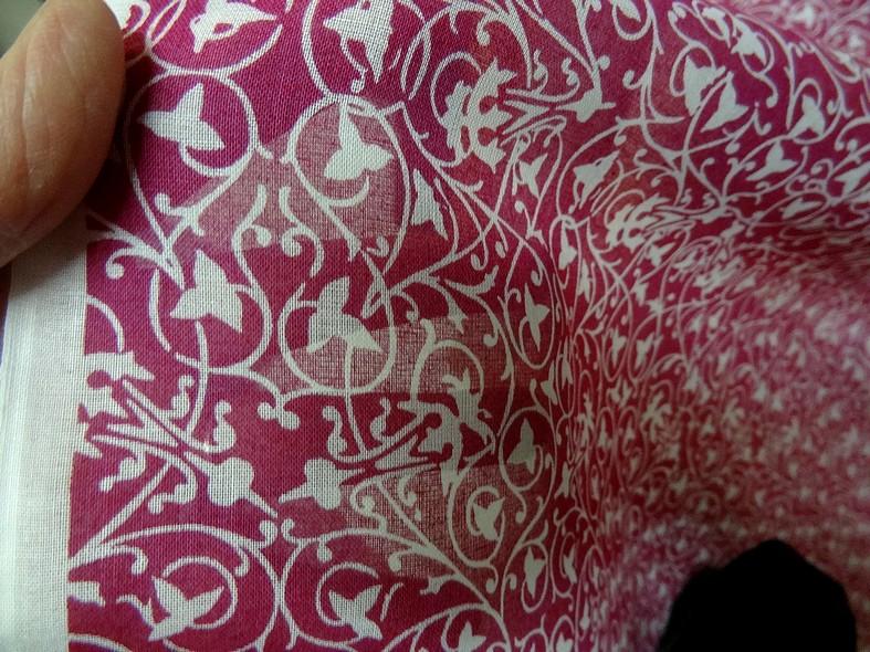 Voile coton petits motifs fuchsia et blanc 4