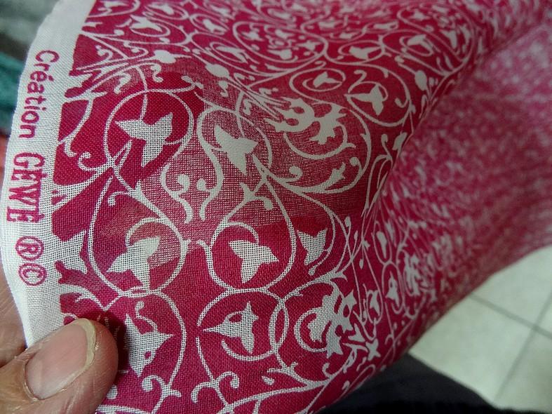Voile coton petits motifs fuchsia et blanc 5