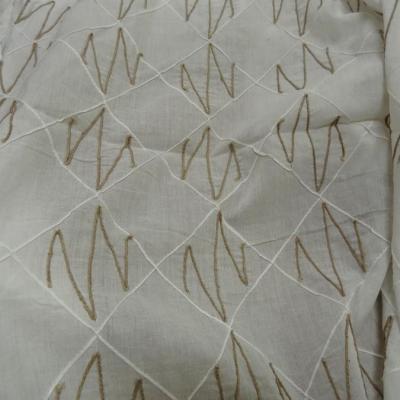Voile de coton blanc casse avec surpiqures damier fil de lin 1 