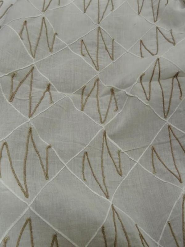 Voile de coton blanc casse avec surpiqures damier fil de lin 1 