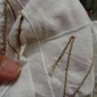 Voile de coton blanc casse avec surpiqures damier fil de lin 2 