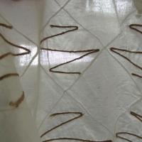 Voile de coton blanc casse avec surpiqures damier fil de lin 4 