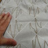 Voile de coton blanc casse avec surpiqures damier fil de lin 5 