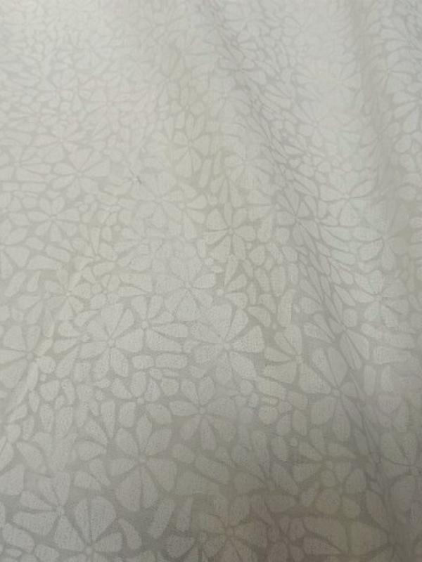 Voile de coton devore semi transparent blanc casse a fleurs 1