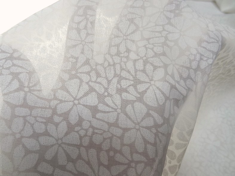Voile de coton devore semi transparent blanc casse a fleurs 3