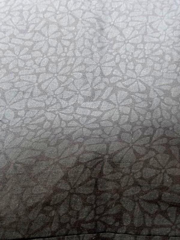 Voile de coton devore semi transparent noir a fleurs 1 