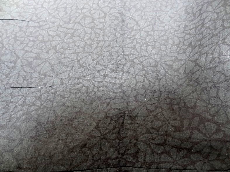 Voile de coton devore semi transparent noir a fleurs 1