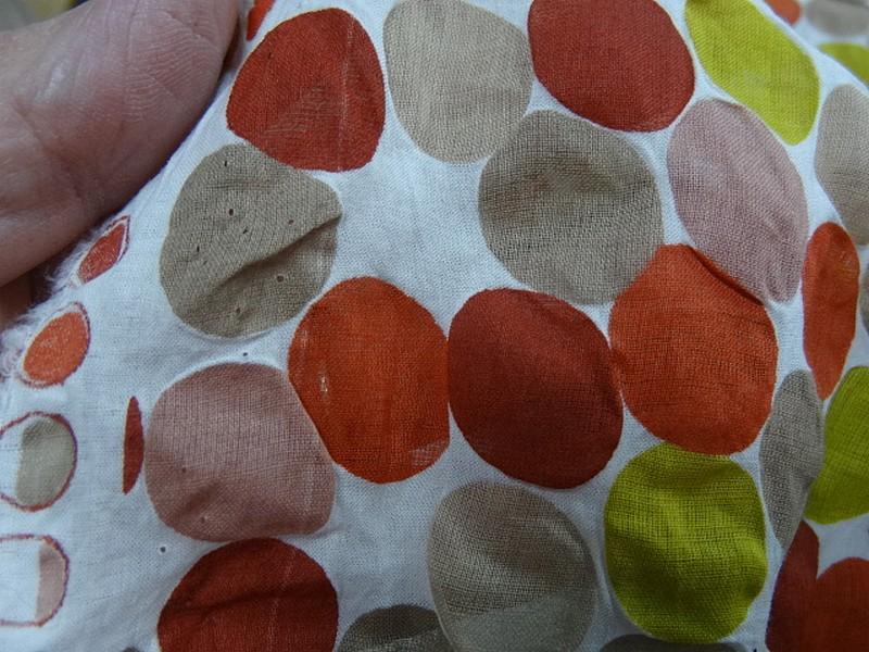 Voile de coton effet cloque a pois teintes en camaieu 1