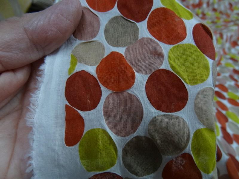 Voile de coton effet cloque a pois teintes en camaieu 4