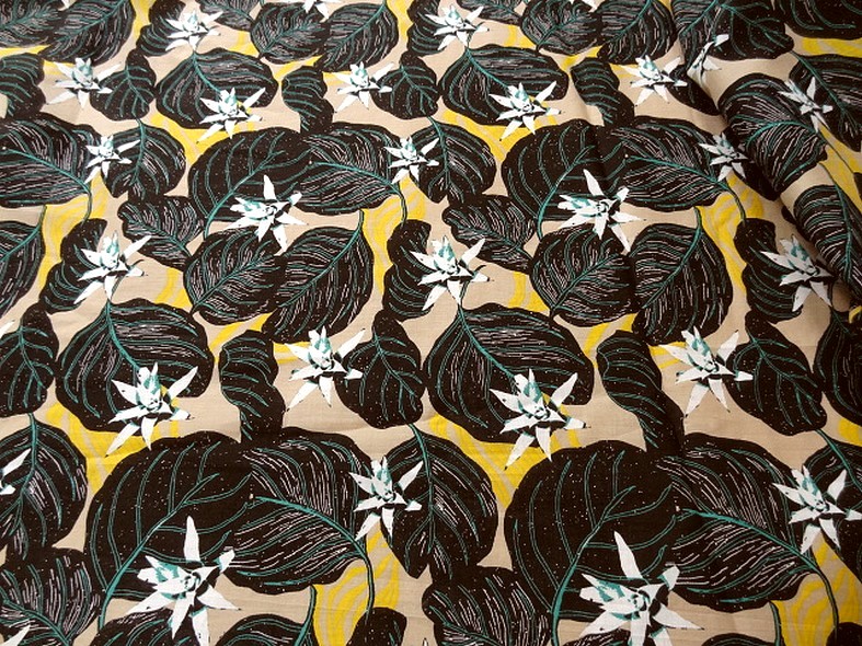 Voile de coton fond beige fleurs etoiles 3