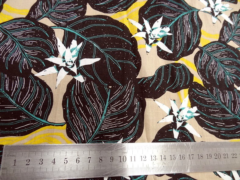 Voile de coton fond beige fleurs etoiles 4