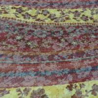 Voile de coton frises de fleurs fond rose indien et jaune safran