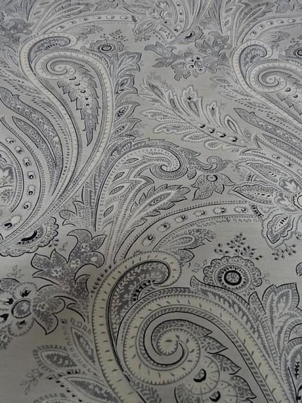 Voile de coton gris perle motif cachemire 2 