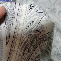 Voile de coton gris perle motif cachemire 3 