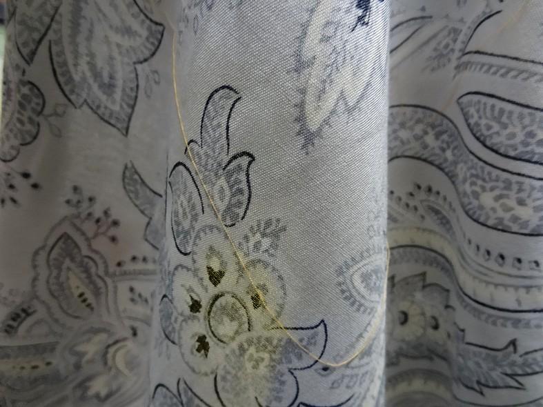 Voile de coton gris perle motif cachemire 5