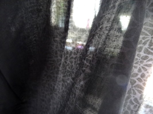 Voile coton noir imprimé fleurs anthracite 04