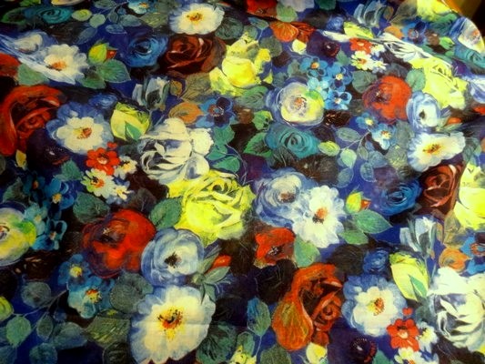 Voile de coton roses de jardin tons bleus 3