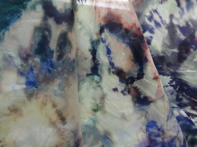 Voile de coton tie and dye bleu outremer lumineux 2
