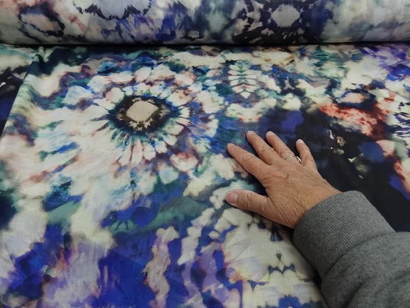 Voile de coton tie and dye bleu outremer lumineux 5