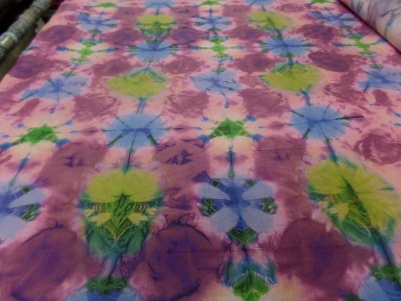 Voile de coton tie and dye eclats fond rose violace 7