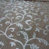 Voile de soie ecru broderies en arabesques