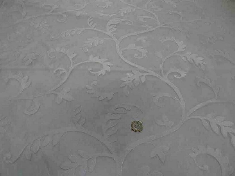 Voile de soie ecru broderies en arabesques 1