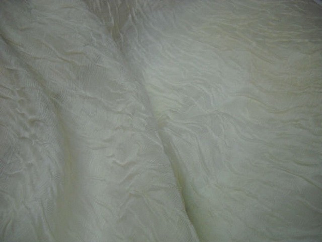 Voile de soie ecru chantilly froisse 1