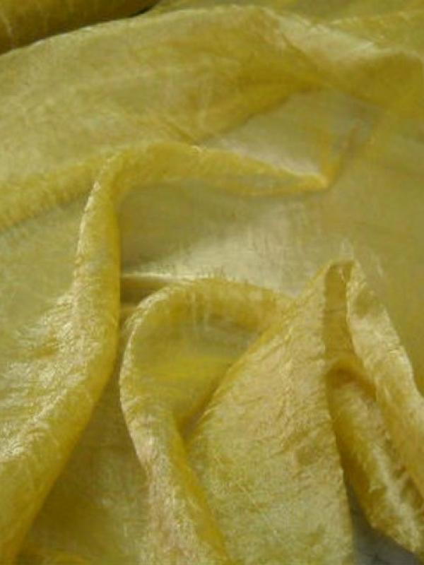 Voile de soie froisse permanent jaune a reflets0