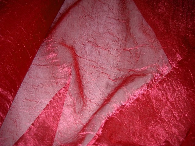 Voile de soie polyester froisse permanent rouge a reflets