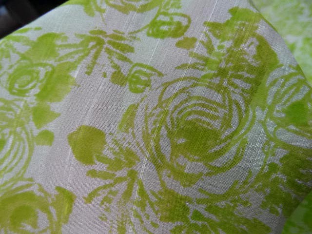 Voile de soie satine blanc vert lime