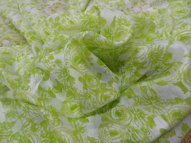 Voile de soie satine blanc vert lime 1