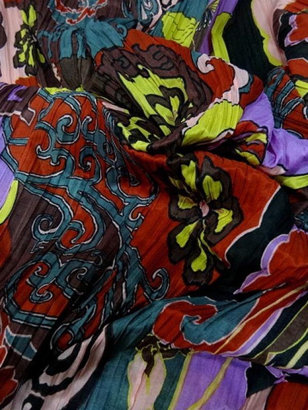 Voile plisse ethnique fleuri moderne