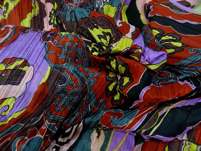 Voile plisse ethnique fleuri moderne