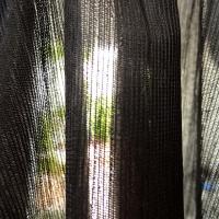 Voile polyester noir finement plisse 5 