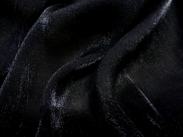 Voile polyester noir plisse a reflets 3 