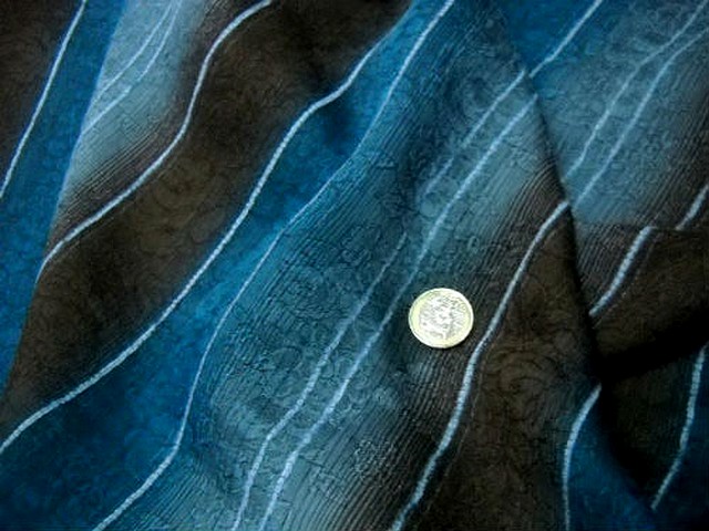 Voile rayures en camaieu de bleus et marrons faconne 1
