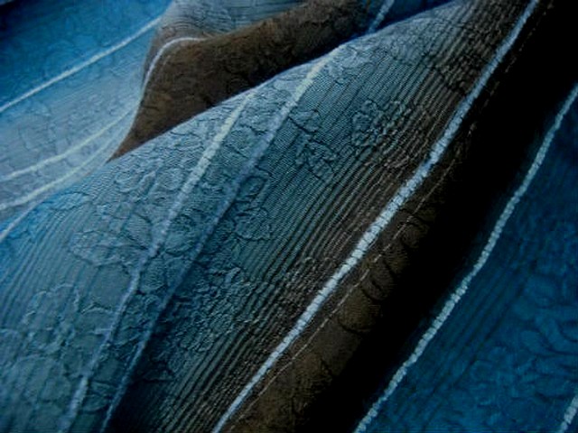 Voile rayures en camaieu de bleus et marrons faconne 2