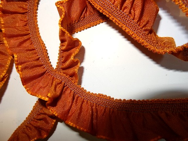 Volant elastique en taffetas rouille 2